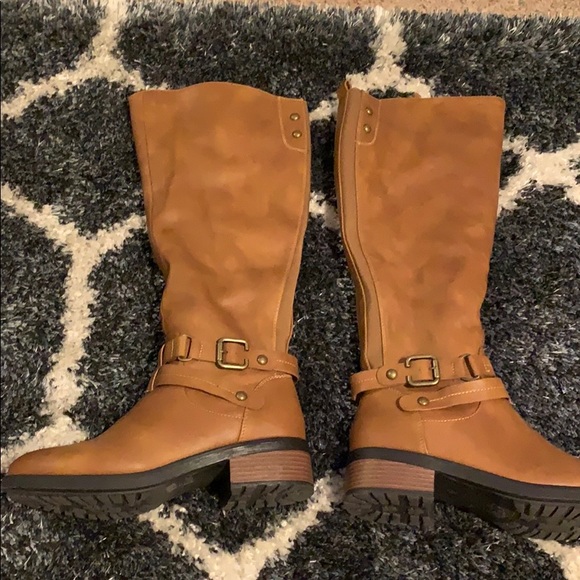 New brown knee high boots - Picture 2 of 6